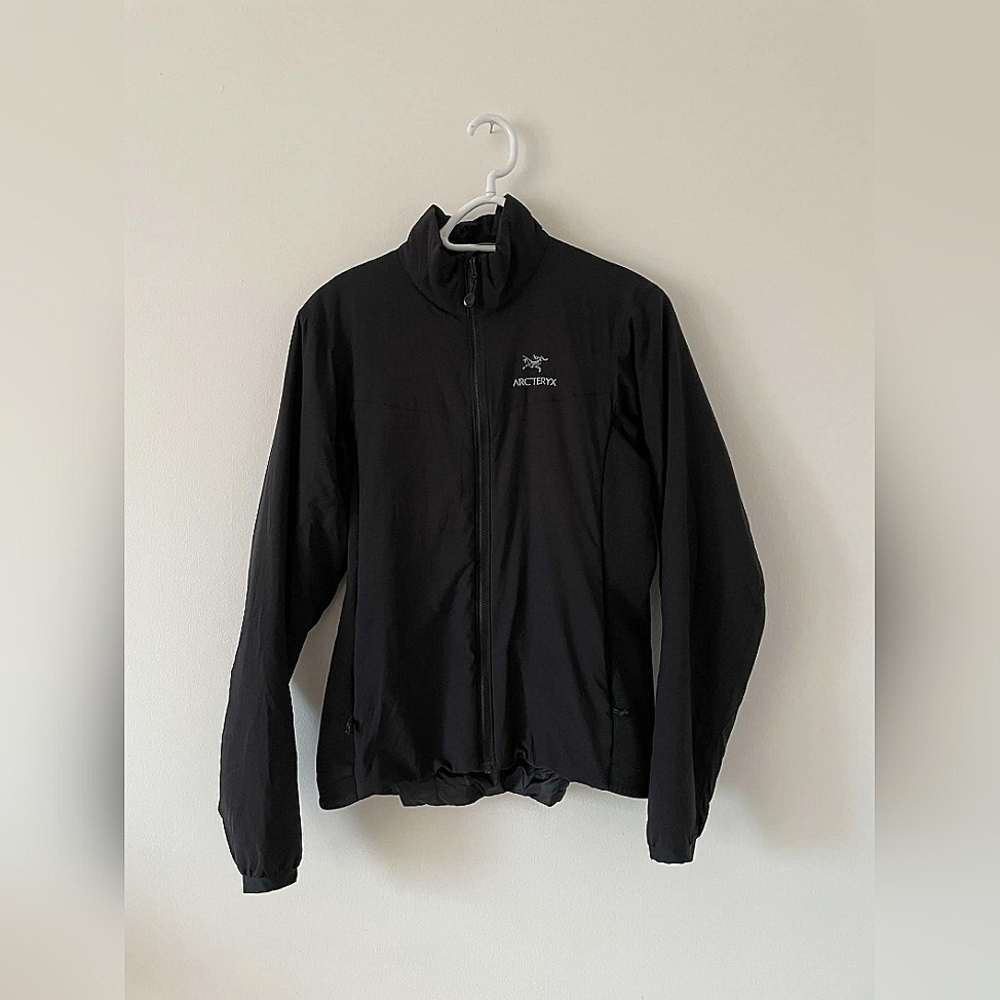 Arc'teryx Women's Atom LT Jacket in Size Medium in Black